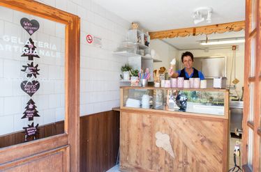 Località Lillaz / Caffè e gelati Dolce x Natura
