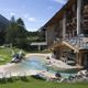 Il laghetto alpino dell'Eco Wellness Notre Maison a Cogne in estate - Valle d'Aosta